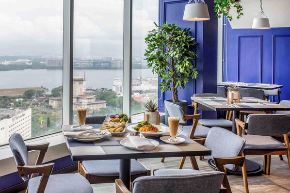 Petit déjeuner, dîner et brunch servis sur place
