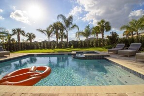Familienvilla, Mehrere Schlafzimmer, zum Garten hin | Außenpool