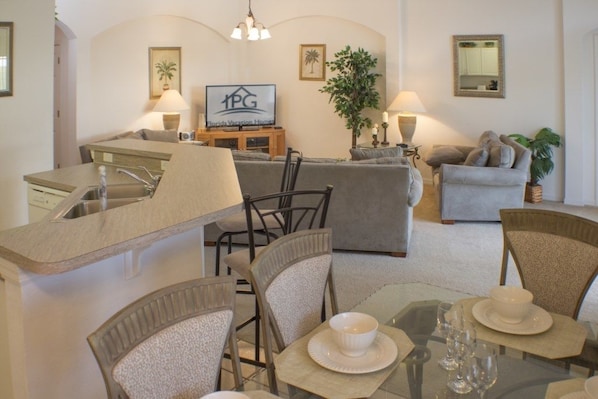Villa Familiale, bain à remous, côté jardin | Hall