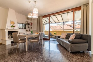 Huoneisto, useita sänkyjä | Oleskelualue