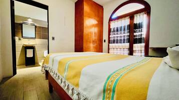 4 bedrooms, in-room safe, iron/ironing board, WiFi