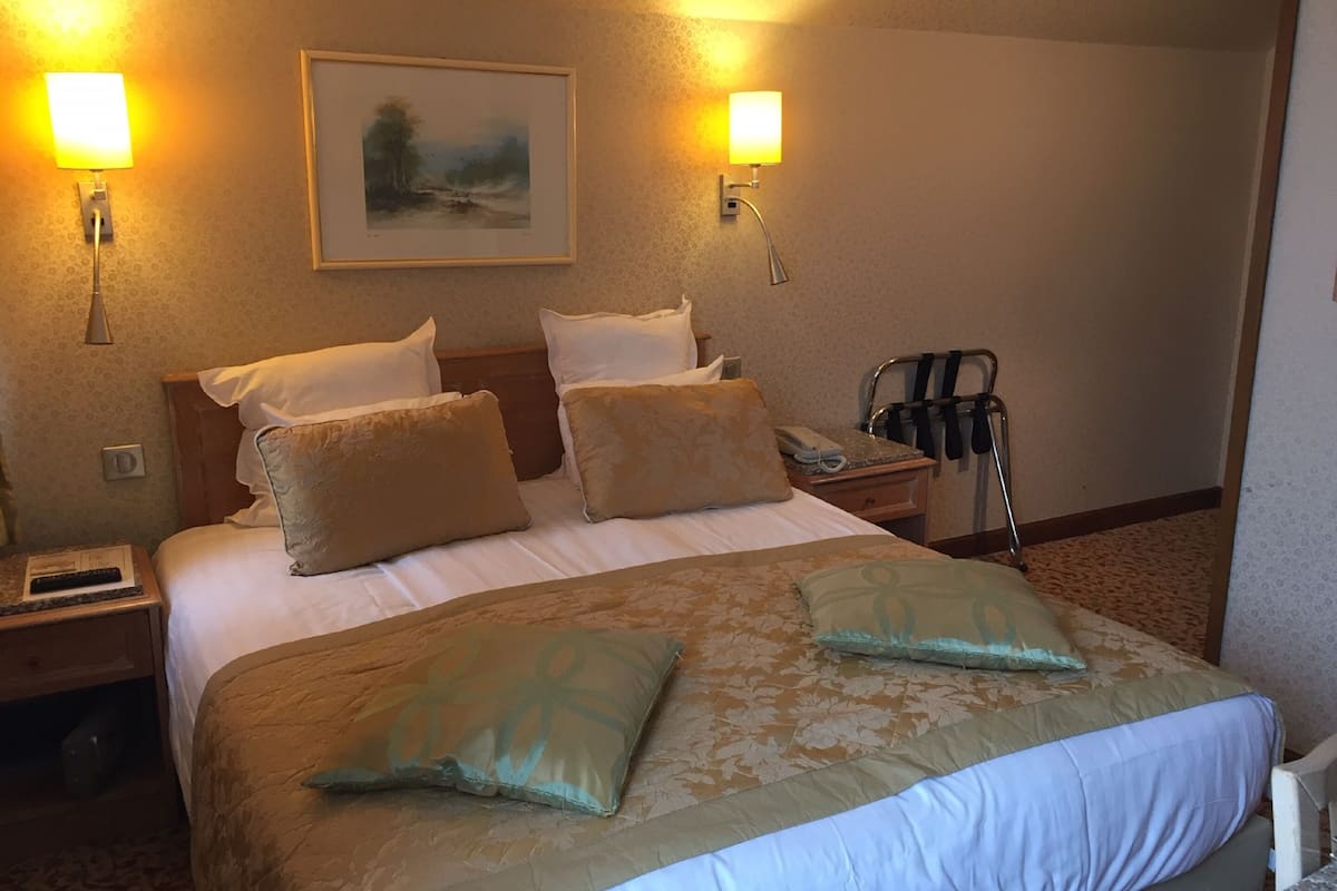 premium bedding, minibar, in-room safe, individually decorated