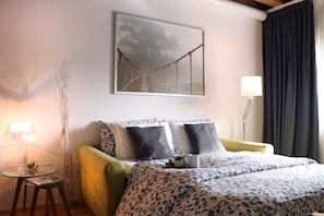 1 habitación, espacio para trabajar con laptop, wifi y ropa de cama