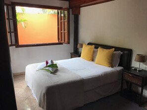 Minibar, coffres-forts dans les chambres, rideaux occultants