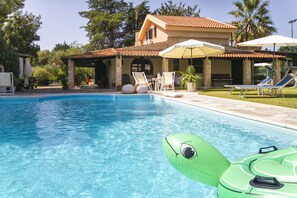 Piscine extérieure