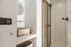 Doppelzimmer, 1 Doppelbett (8) | Badezimmer | Kostenlose Toilettenartikel, Handtücher