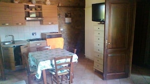 Dining - Apartment in Ancient Borgo Le Querce (Pastina)