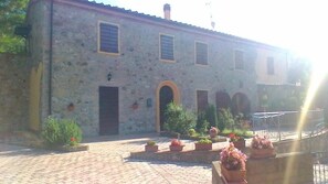 Exterior - Apartment in Ancient Borgo Le Querce (Pastina)