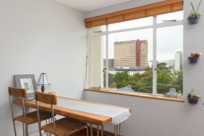 Comfort Apartment, 1 Queen Bed, Non Smoking | In-room dining