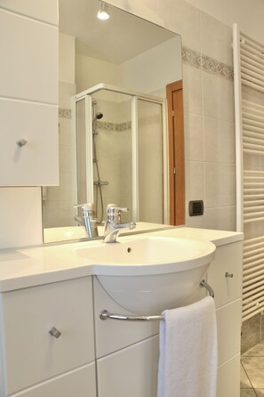 Apartment, 1 Bedroom (Casa Brunnlein 1) | Bathroom