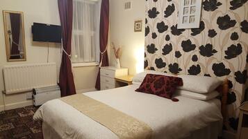 Individually furnished, laptop workspace, iron/ironing board, bed sheets