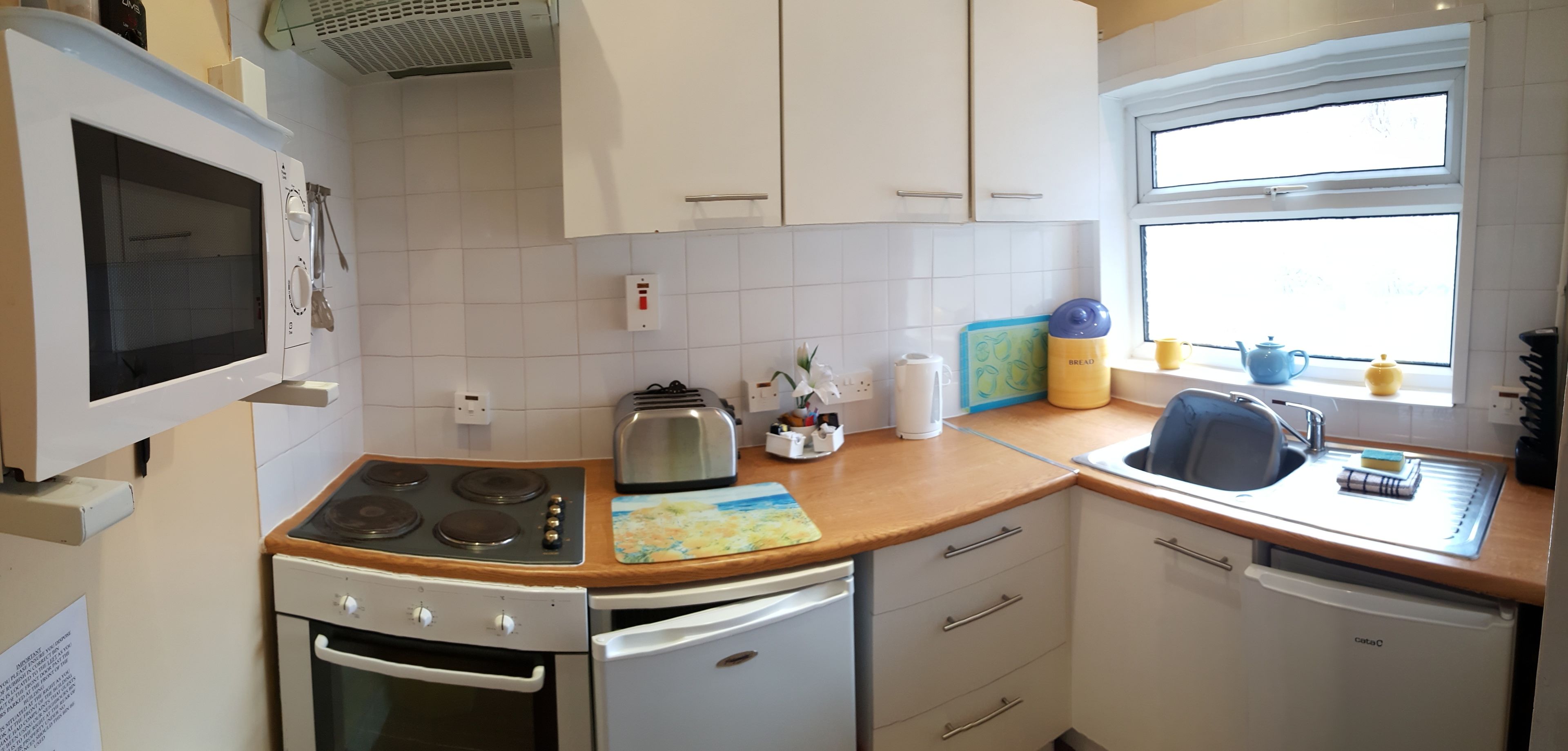 Flat A (Ground Floor) | Spiseområde på rommet