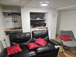 Flat 3 (Lower Ground) | Living area | Flat-screen TV, DVD player - Norwyn Court (Blackpool)