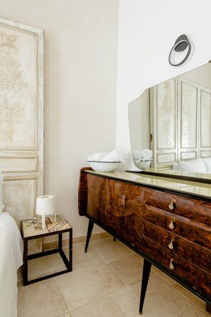 Kamar Comfort | Minibar dan didekorasi berbeda-beda