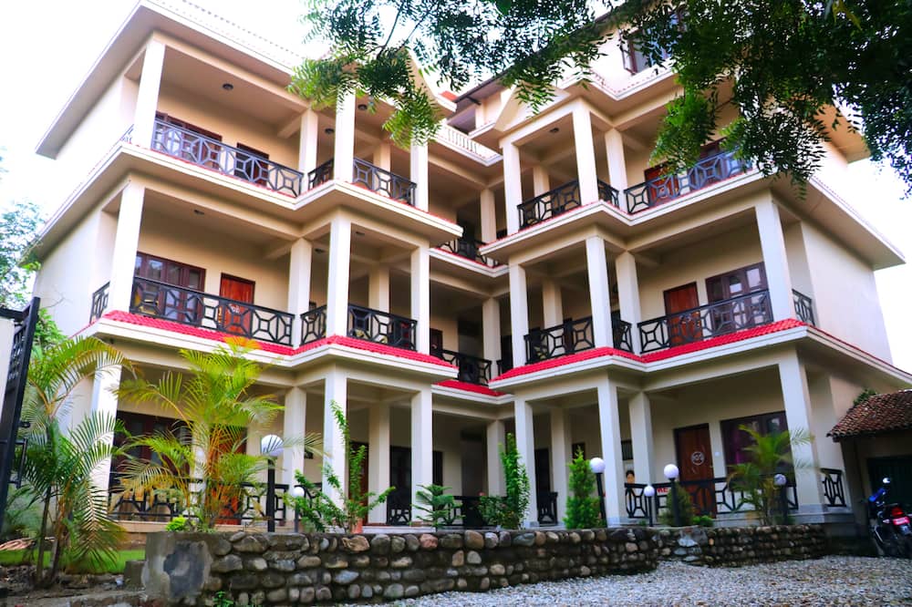 Chitwan Park Village