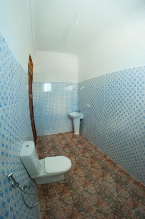 Shower, towels - SunSeaBar Kite House (Paje)