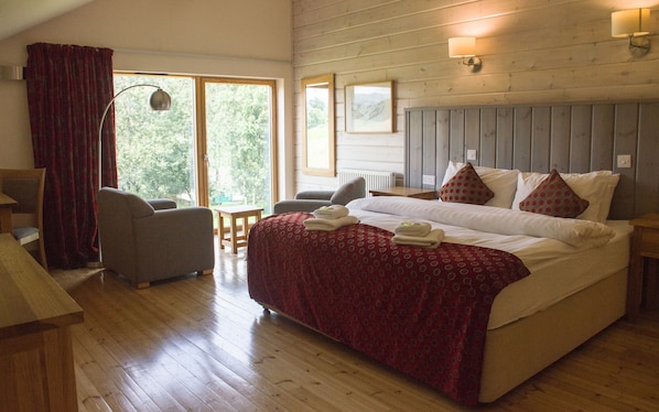 Superior Double or Twin Room | In-room safe, desk, iron/ironing board, bed sheets - Brathay Hall - Brathay Trust (Ambleside)