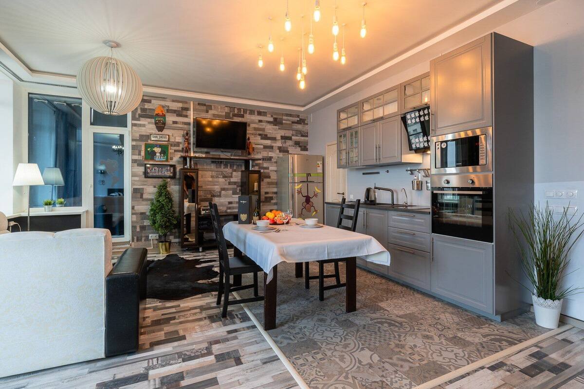 Studiosvit Design | Värdeförvaringsskåp på rummet, unika möbler och strykjärn/strykbräda