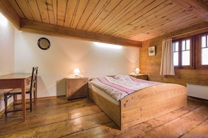 8 bedrooms, iron/ironing board, travel crib, free WiFi - In addition TV Video room - conference room 30 people - teleworking -  (Ayent)