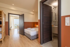 2 bedrooms, iron/ironing board, free WiFi, bed sheets - Luxurious 3-Bedroom Seaside Retreat | Fully Renovated April 2025 (Glyfada)