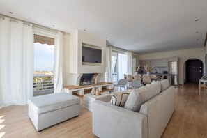 TV, fireplace - Luxurious 3-Bedroom Seaside Retreat | Fully Renovated April 2025 (Glyfada)