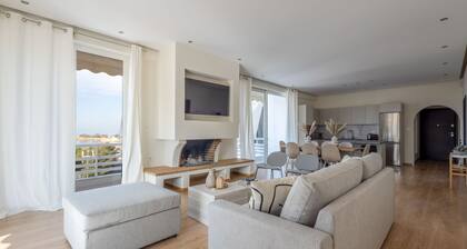 Luxurious 3-Bdrm Seaside Retreat in Glyfada | Fully Renovated