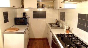 Apartment, Multiple Beds, Non Smoking | Private kitchen | Full-sized fridge, microwave, oven, stovetop - Guelfa Patio apartment (Florence)