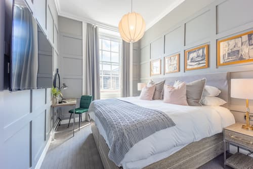One Bedroom George IV View Apartment
