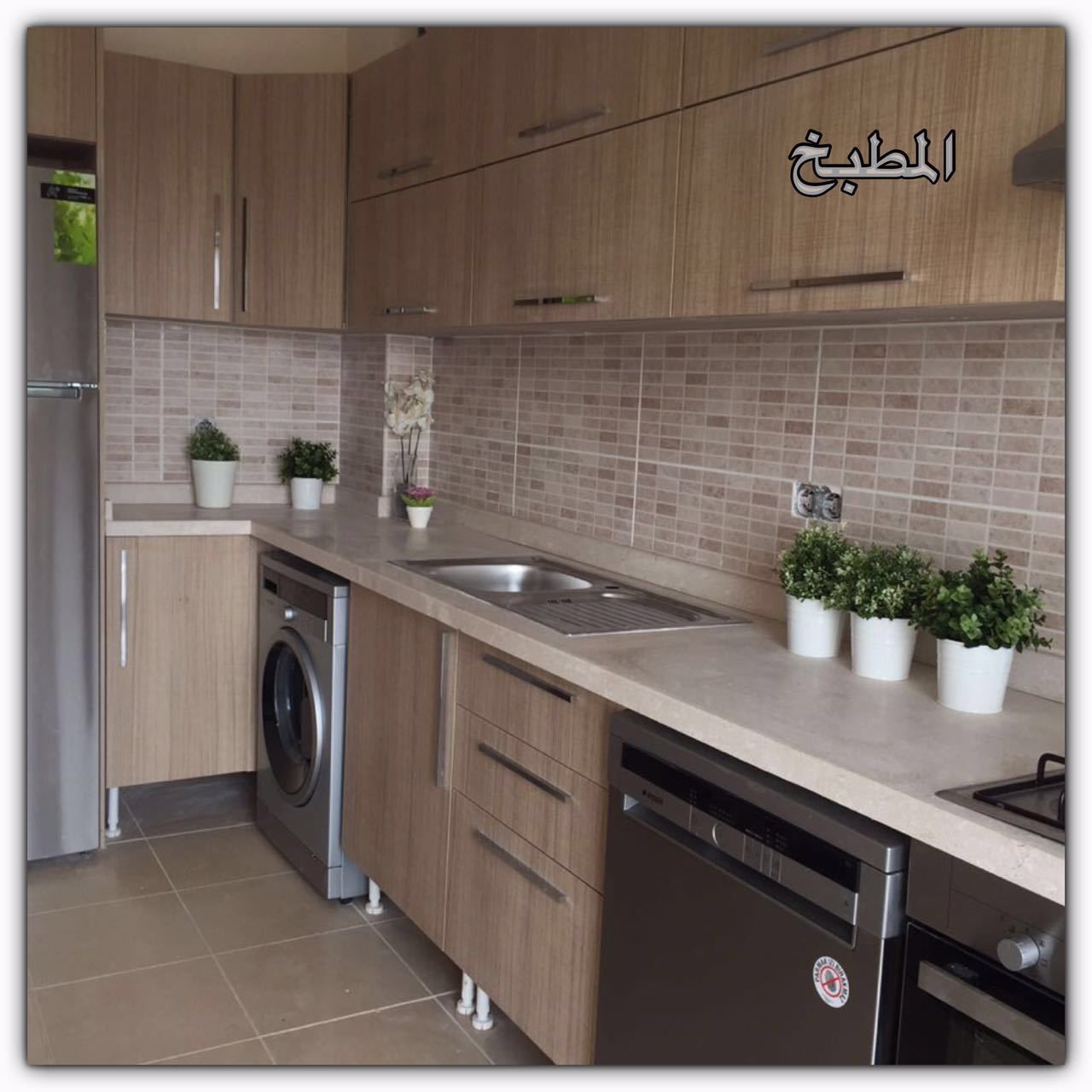 Full-sized fridge, oven, stovetop, cookware/dishes/utensils