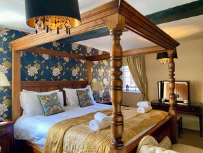 Premium bedding, free WiFi, bed sheets - The Castle House Luxury Bed & Breakfast (Richmond)