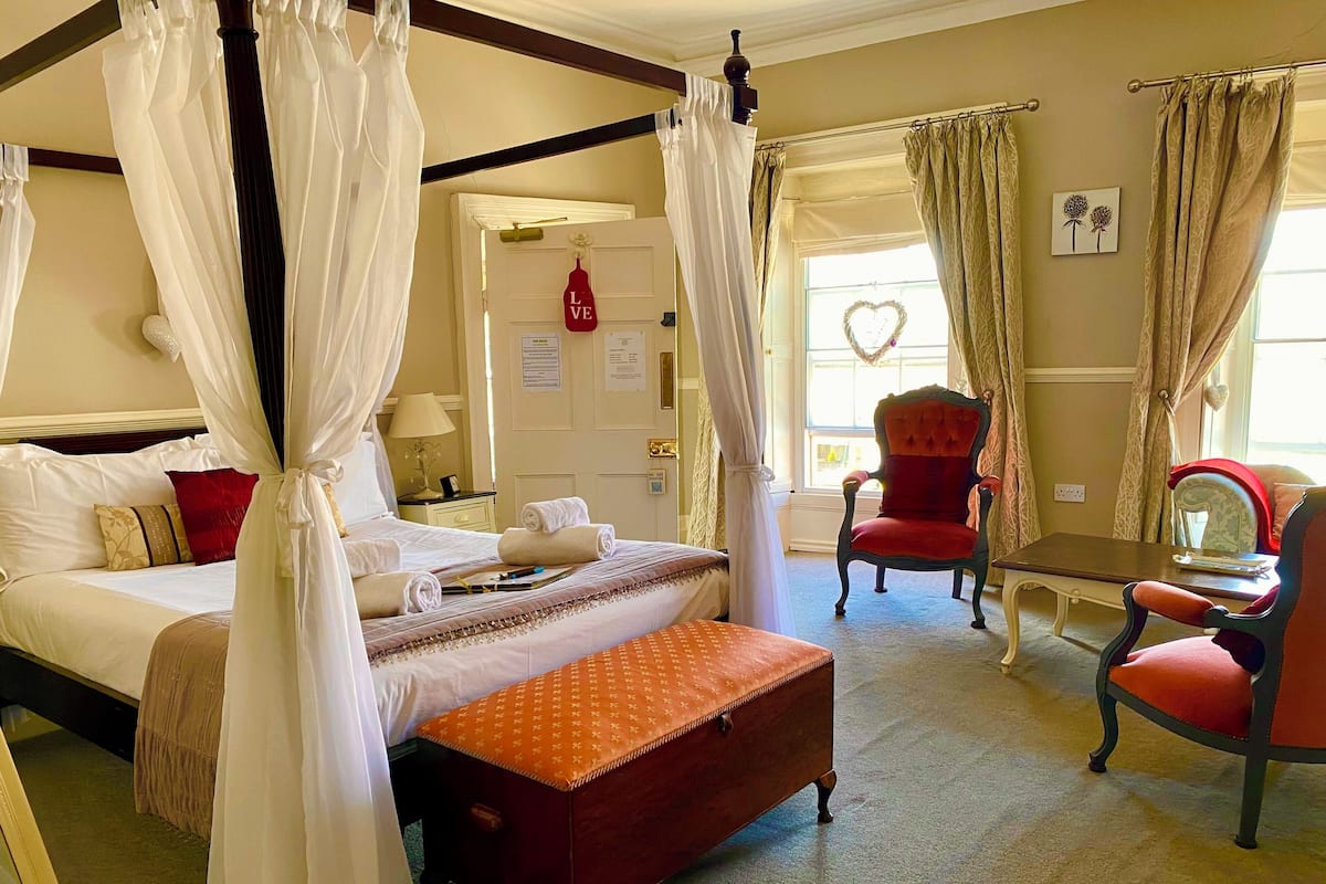 Doppelzimmer | Hochwertige Bettwaren, kostenloses WLAN, Bettwäsche