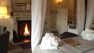 Hypo-allergenic bedding, free WiFi, bed sheets