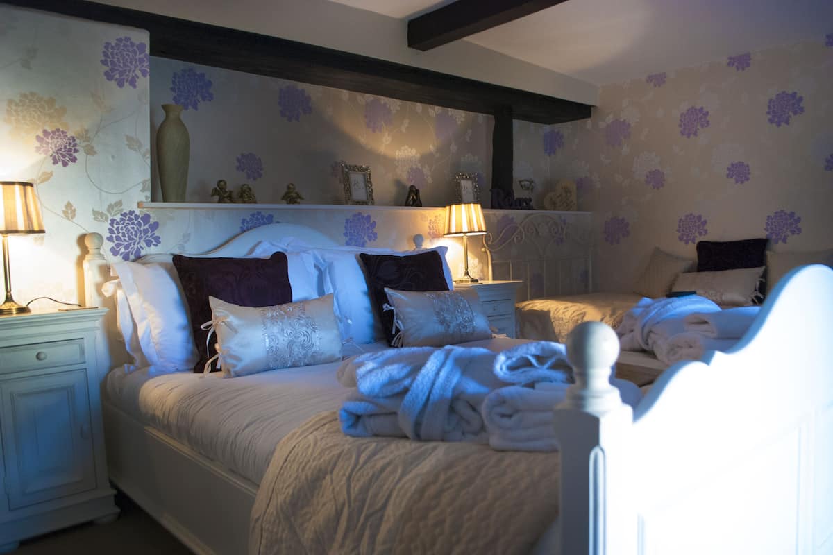 Habitación doble de uso individual | Ropa de cama hipoalergénica, wifi gratis y ropa de cama