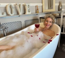 Richmond Suite | Bathroom | Bathtub, deep soaking tub, free toiletries, hair dryer