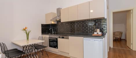 Terrace Suite | Private kitchen | Fridge, oven, stovetop, dishwasher