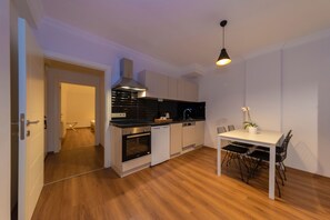 Basement Family Suite | Bếp riêng | Tủ lạnh, lò nướng, bếp nấu, máy rửa bát 