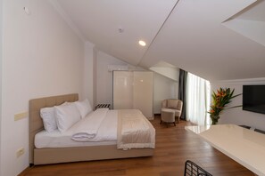 Terrace Room | Premium bedding, blackout drapes, soundproofing, free cribs/infant beds - Joy Suites (Istanbul)