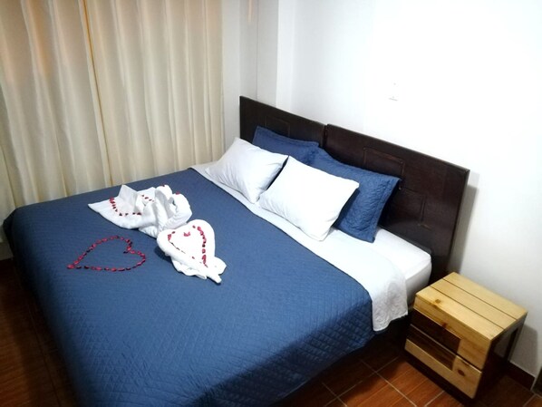 Standard Double Room, 1 Queen Bed, Non Smoking, Private Bathroom | Free WiFi, bed sheets - Casa Blanca Machu Picchu B&B (Machu Picchu)