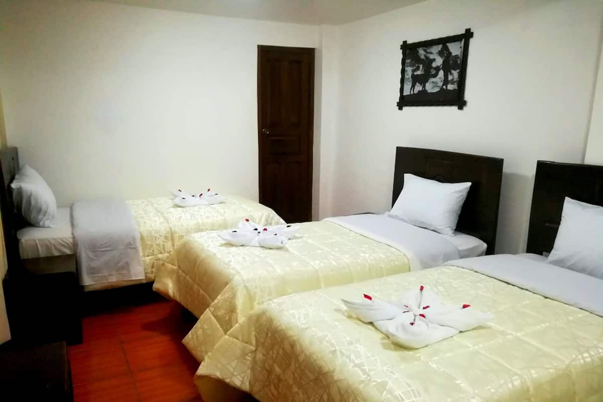 Quarto quádruplo standard, 1 quarto, para não fumantes, banheiro privativo | Wi-Fi de cortesia, roupa de cama
