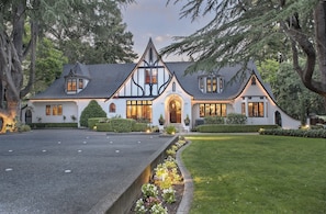 A large, two-story house with a steeply pitched roof, multiple windows, and a well-maintained lawn. - Candlelight Inn Napa Valley (Napa)