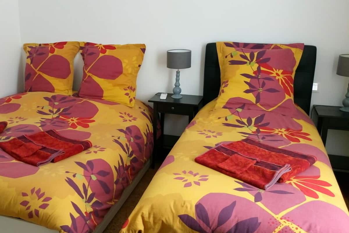 Quarto triplo (Pic Saint Loup) | Berços grátis, Wi-Fi de cortesia