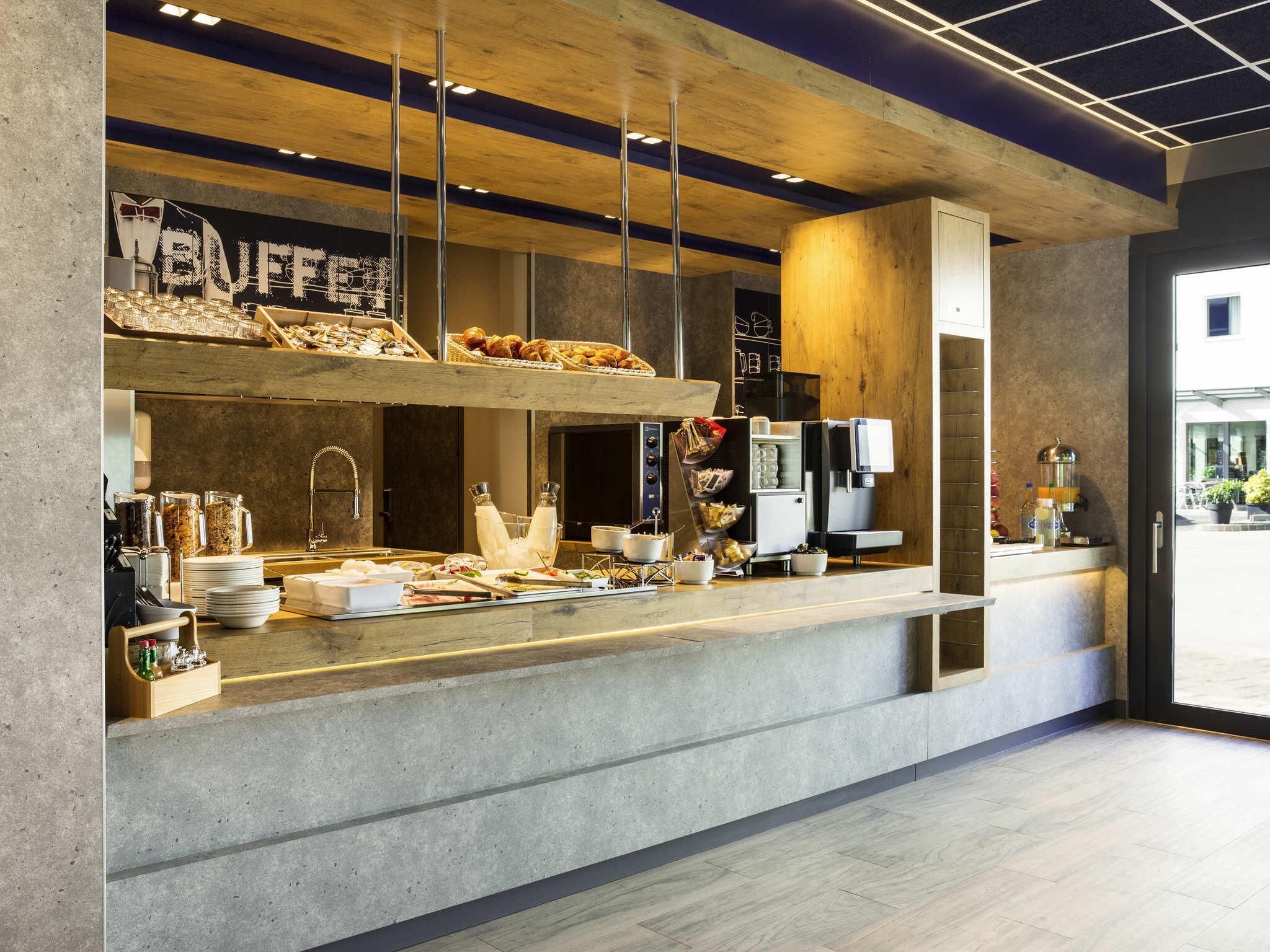 Café da manhã com buffet todos os dias mediante uma taxa