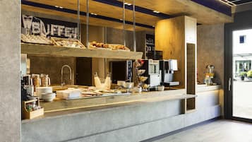 Café da manhã com buffet todos os dias mediante uma taxa