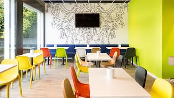 Daily buffet breakfast (CHF 12 per person)