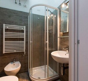 Comfort Double Room, 1 Queen Bed, Non Smoking | Bathroom