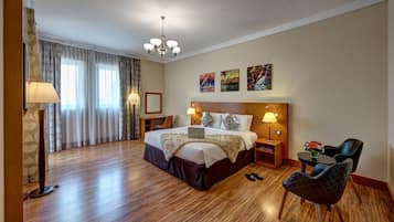 Villa, 4 habitaciones | 4 dormitorios, caja fuerte, escritorio y cortinas opacas