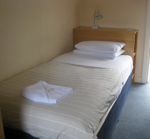 Economy Single Room, 1 Twin Bed, Smoking, Kitchen | Desk, iron/ironing board, free WiFi, bed sheets