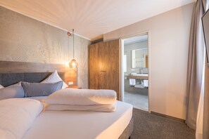 Appartement Deluxe, 2 chambres, balcon, vue lac | Wi-Fi gratuit, accès pour personnes à mobilité réduite