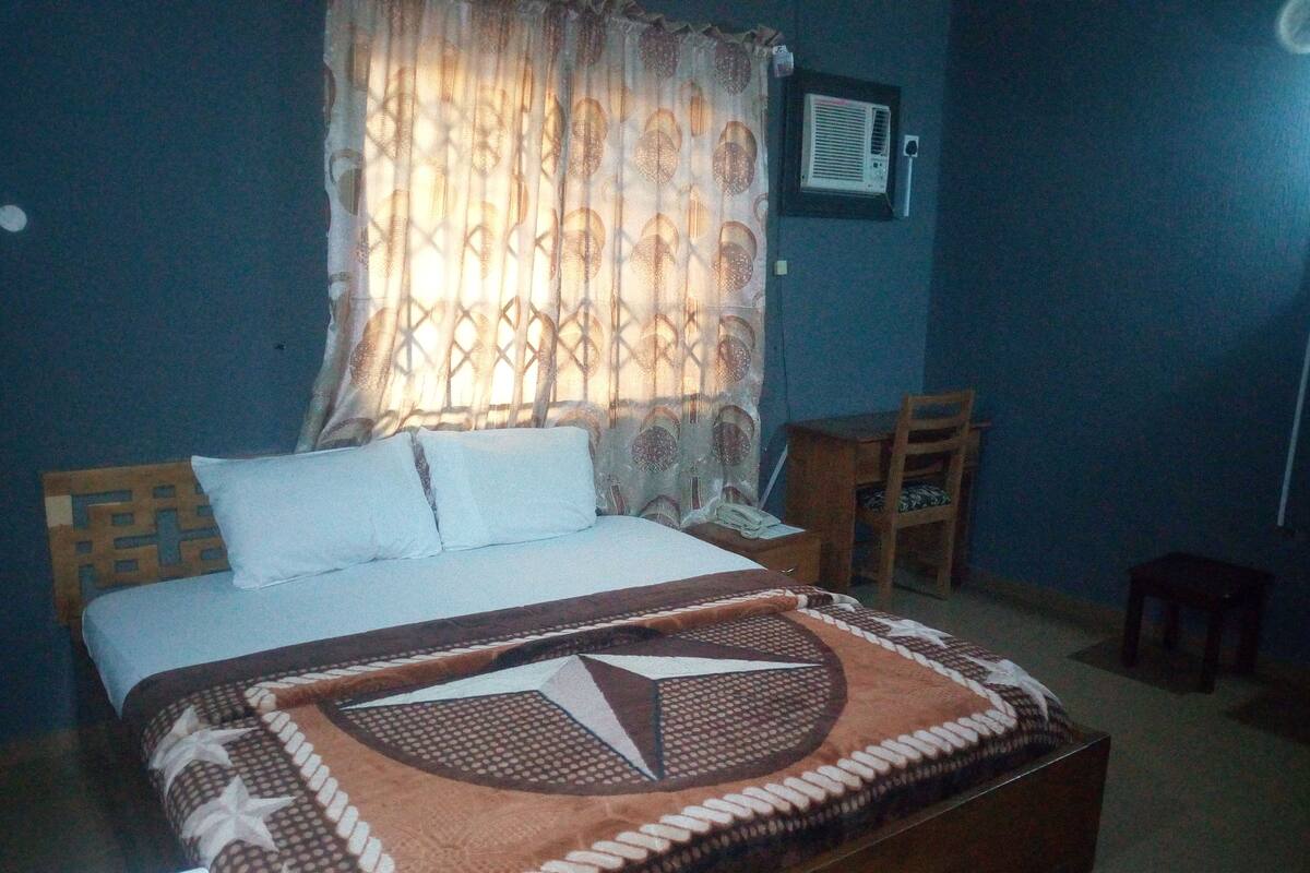 Desk, free WiFi, bed sheets