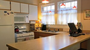 Studio, Private Bathroom (Greenwood Suite) | Miscellaneous - Greenwood Bed and Breakfast (Atlanta)